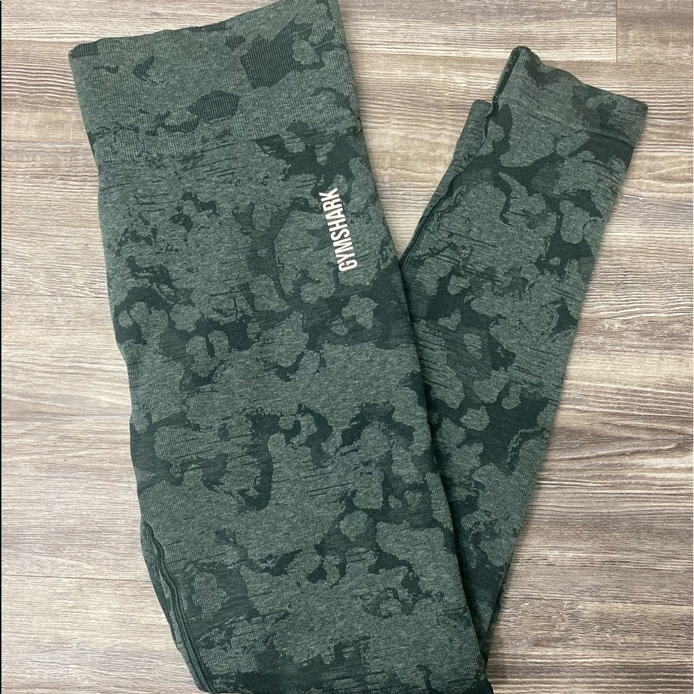 (Sold)Gymshark camo leggings